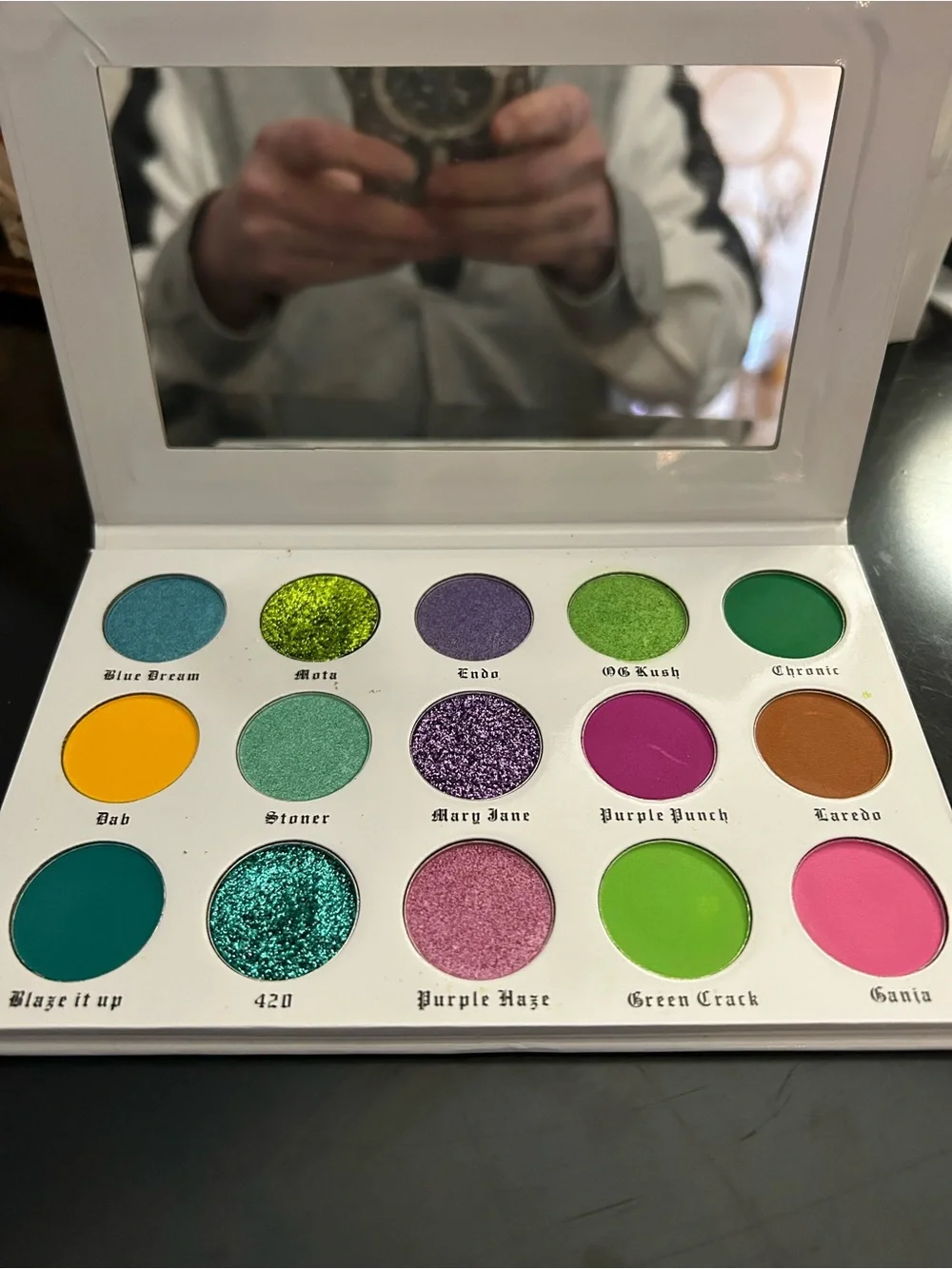 Mota Girlz Eyeshadow Palette – Pink, Green, Purple Shades